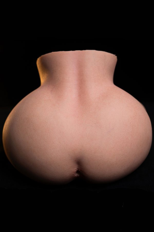Poupée sexuelle réaliste en silicone moulée avec des fesses Yunko – Image 3
